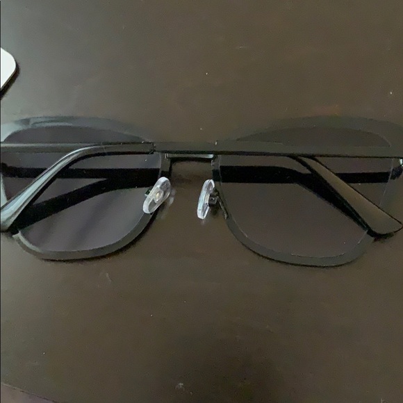 Women’s sunglasses, slight cat eye - Picture 3 of 3